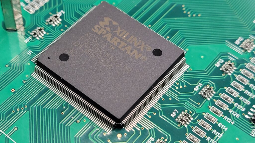 EE Tools Top Max II 2 Xilinx XCS20-PQ208CKN120 FPGA